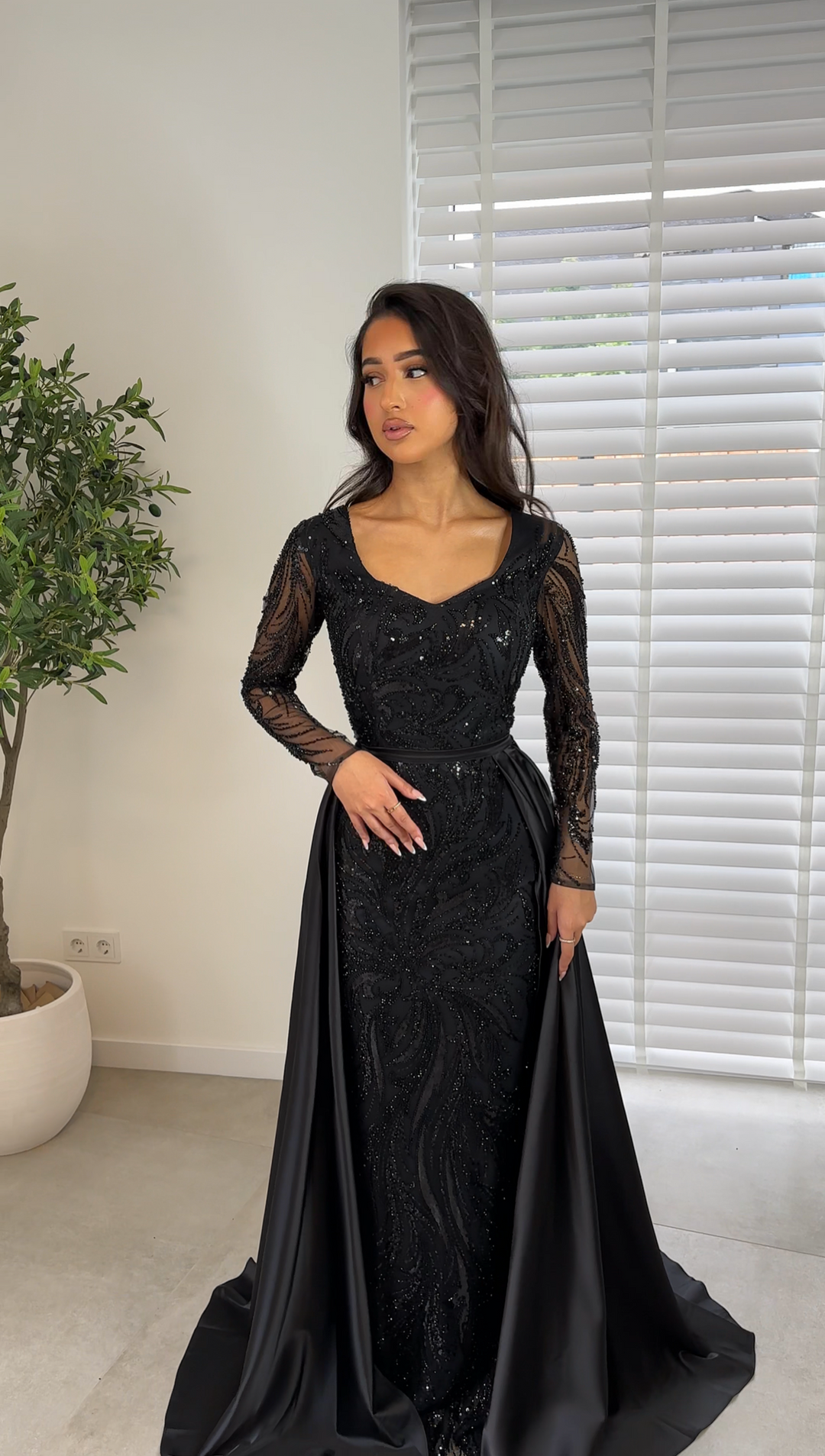 ZAHRA EVENINGDRESS BLACK